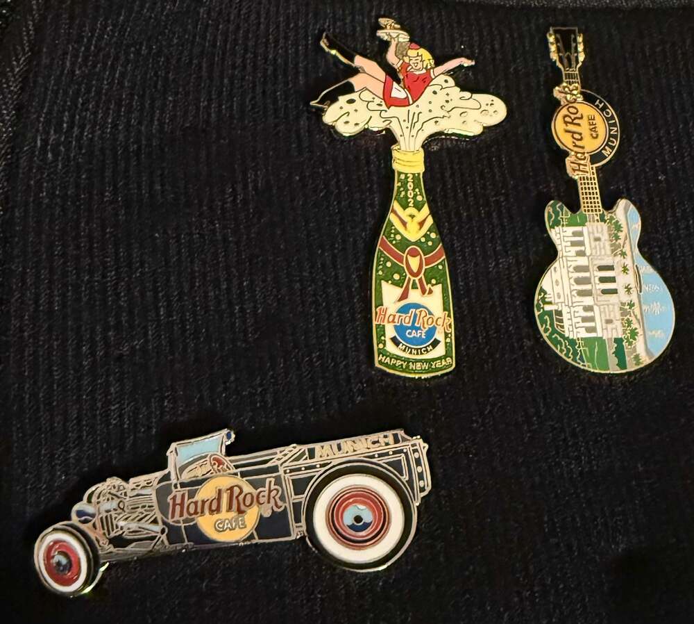 Hard Rock Cafe Munich New Year 2002 Champagne Bottle Waitress Girl Pin